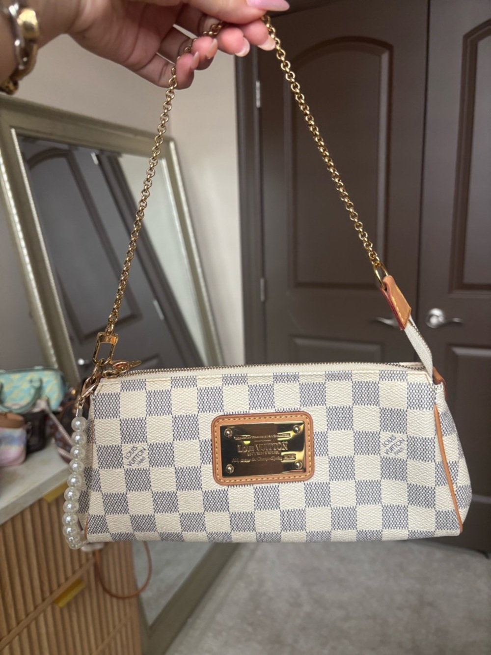 Louis Vuitton Cream and Light Gray Damier Eva Clutch with Gold Chain